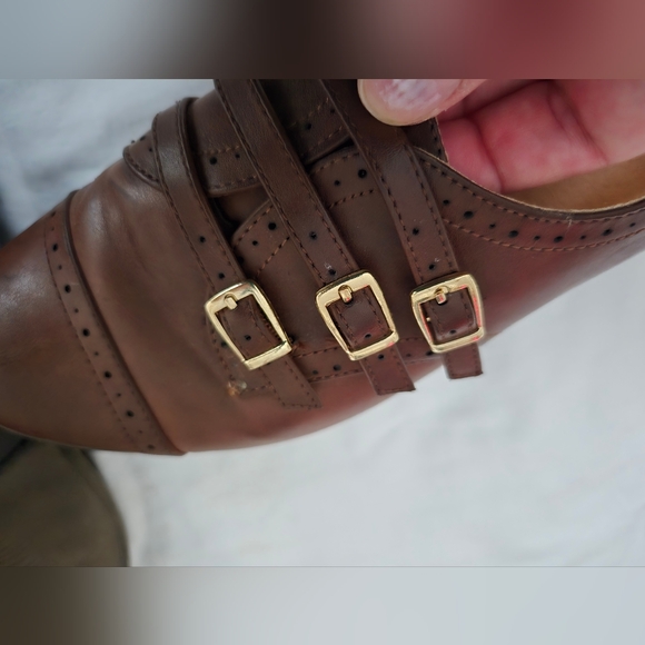 Baretraps Sz 10 Brown shoes with gold buckle detail - Picture 5 of 6